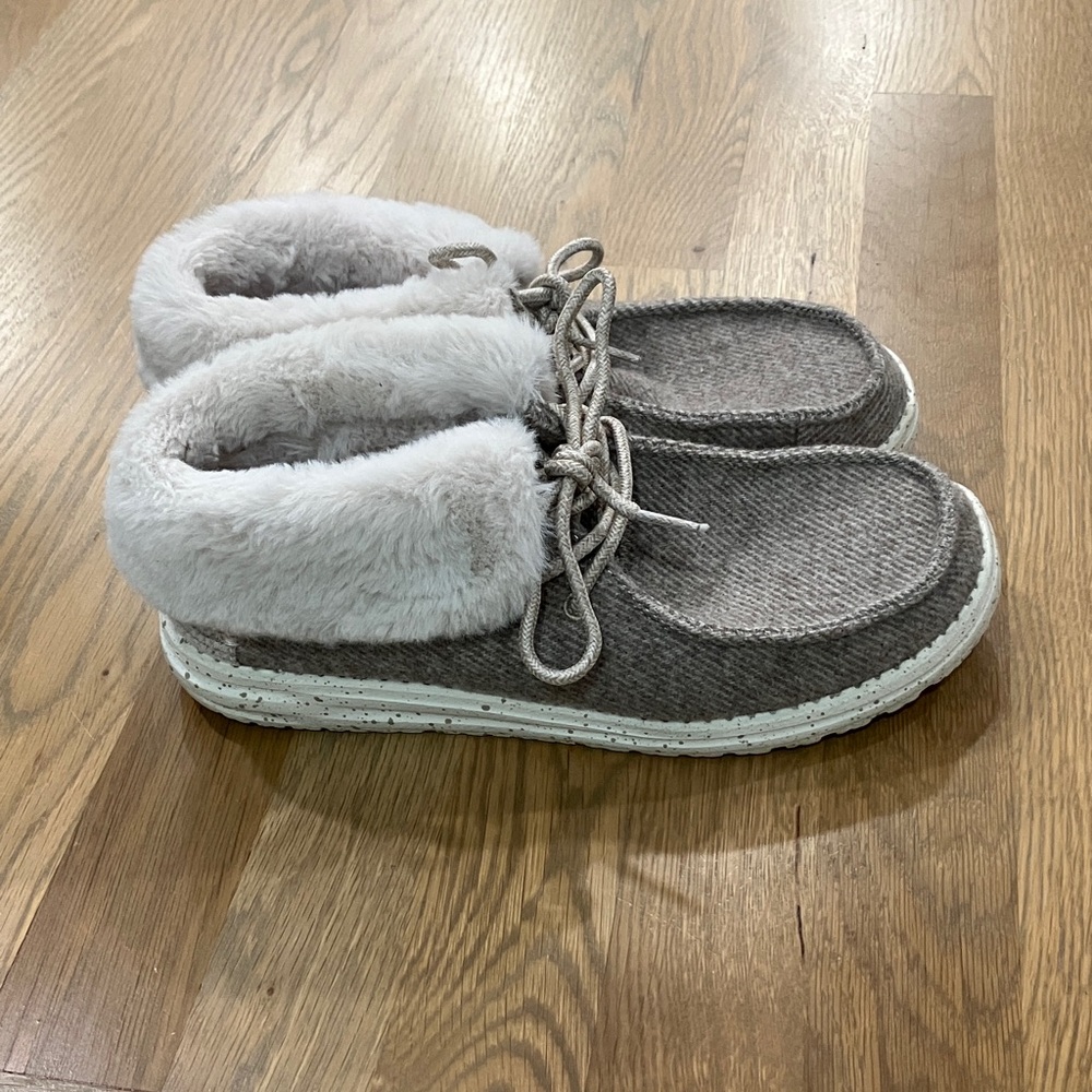 Hey Dude Women's Britt Nut Beige Brown Faux Fur Lined Shoes Booties